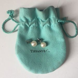 GENUINE TIFFANY PEARL STUD EARRINGS!
